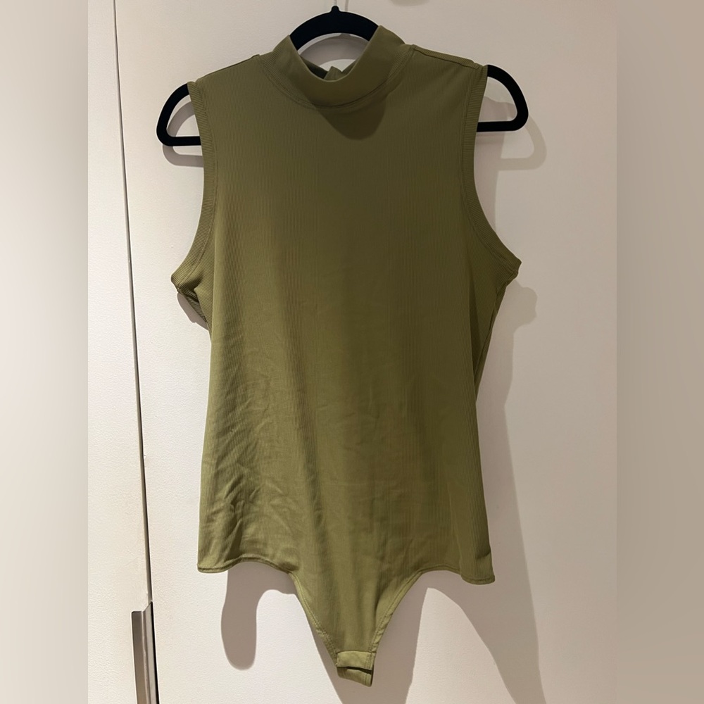 Spanx bodysuit. Size XL. Fits small.